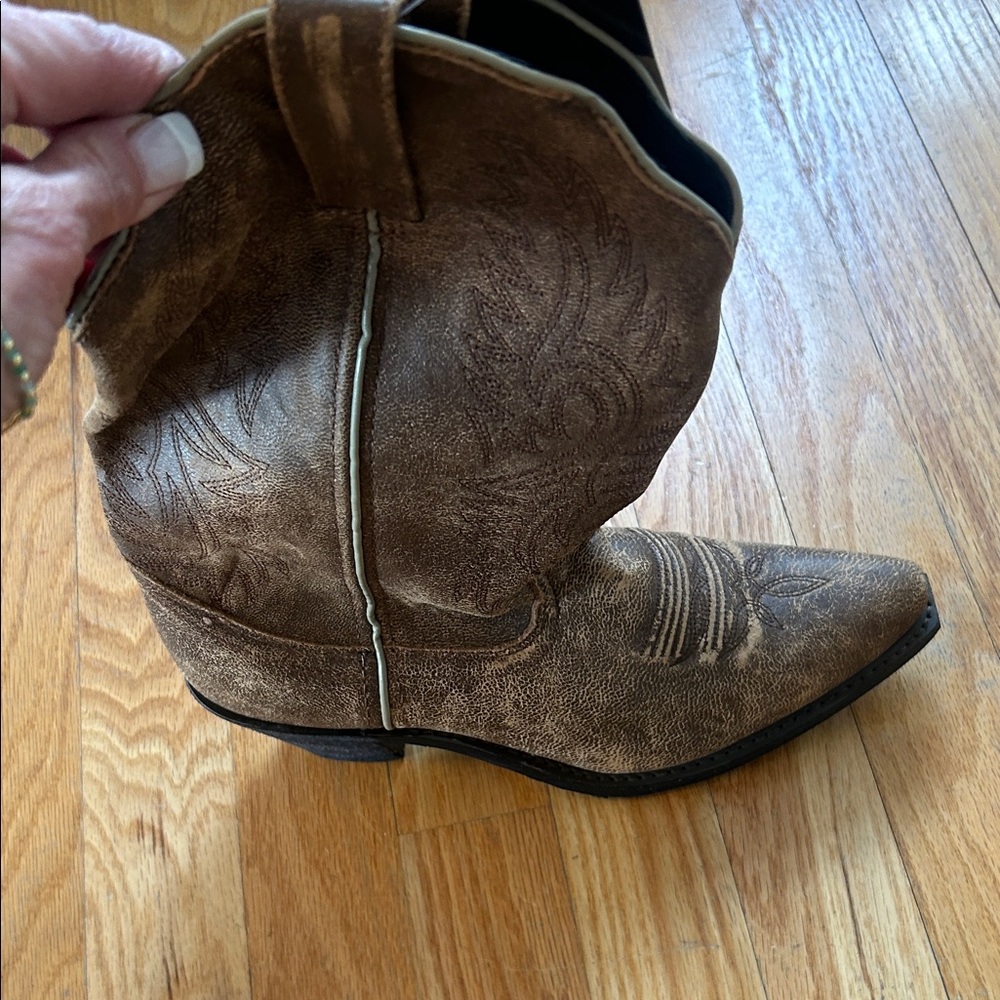 Rustic Tan Western Boots - Picture 5 of 7